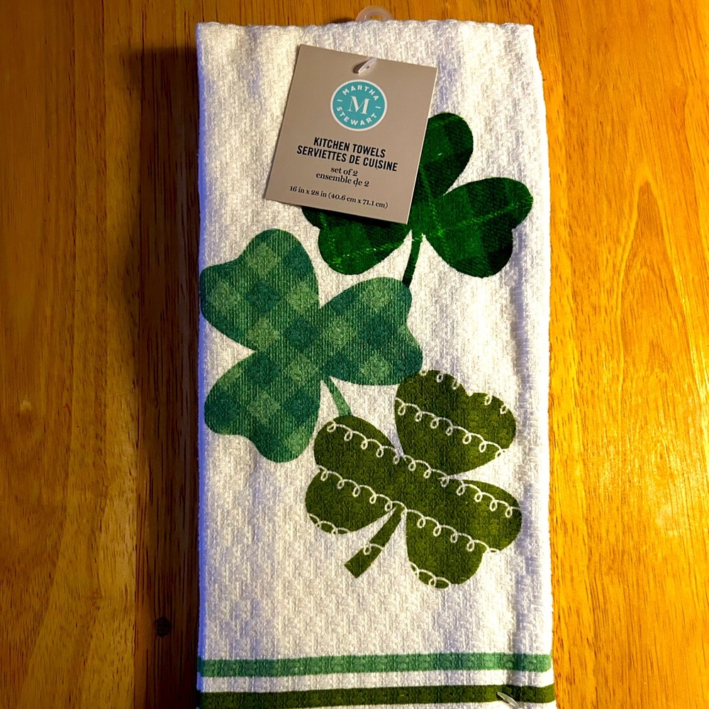 NWT! Martha Stewart Three Shamrocks Towel Set